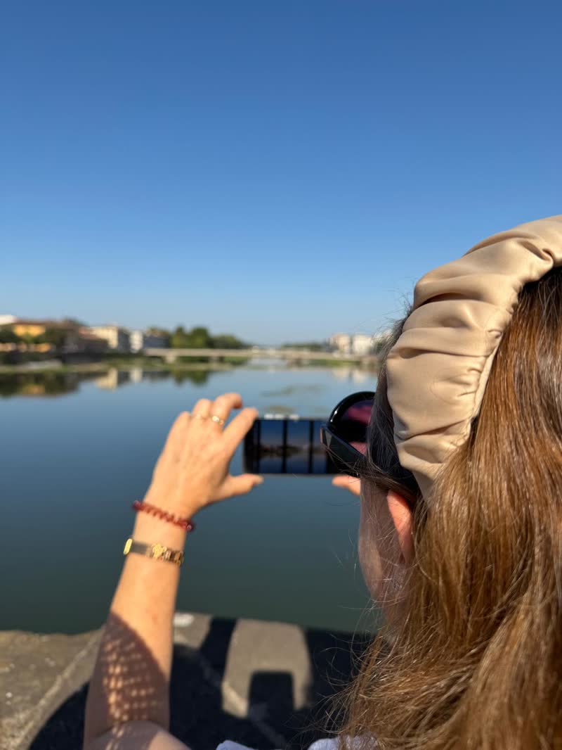 Photographing Florence reflected in the Arno
