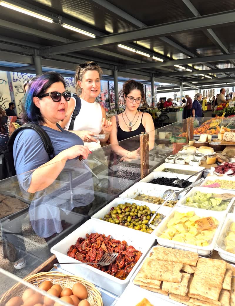 A tasting tour at a local Florence market